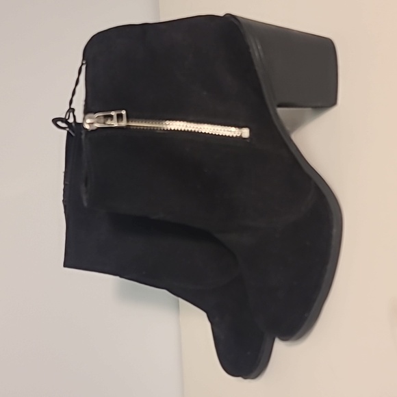 Brand New H&M Black ankle boots w chunky heel (new) US 8.5 EURO 40.  Great Fit - Picture 3 of 8